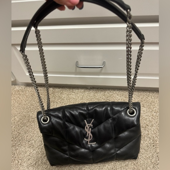 YSL 25S LOULOU PUFFER MM 29 IN BLACK CALFSKIN GOLD HARDWARE